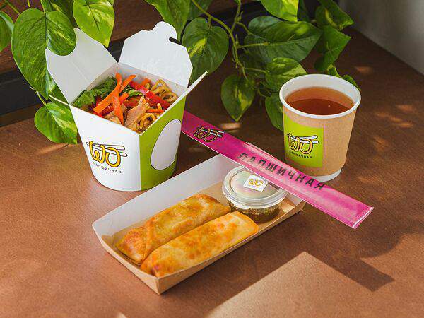 Wo - Лапша с курицей терияки и спринг-ролл с курицей