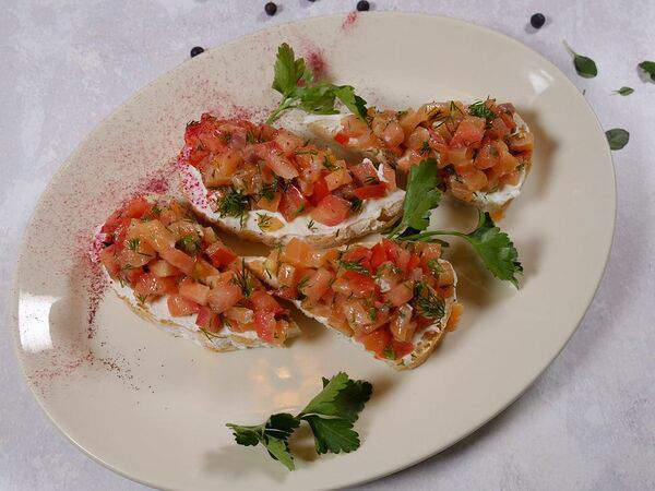 Сан пицца - Брускетта с семгой и томатной сальсой