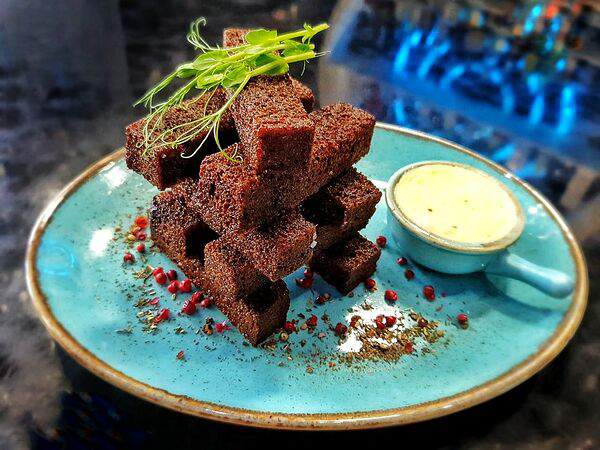 Toplivo - Гренки с сырно-чесночным соусом