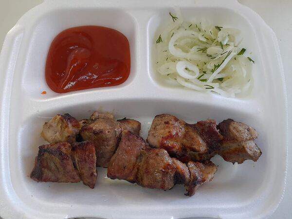 Мясо на мангале - Шашлык cвинoй с маринованным лучком