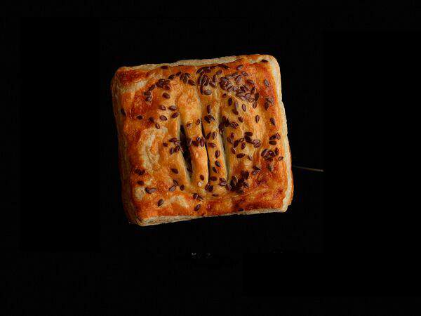 Брецель - Слойка с ветчиной и сыром