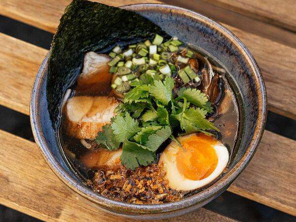 Wong Kar Wine - Суп с цыпленком и яичной лапшой