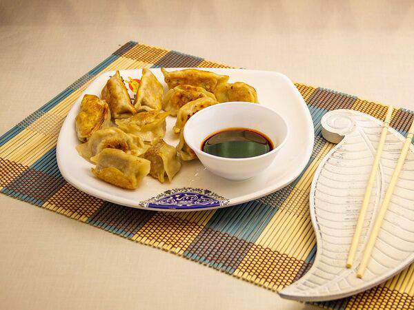 Kong Fu - Жареные Цзяоцзы с говядиной, луком и имбирем