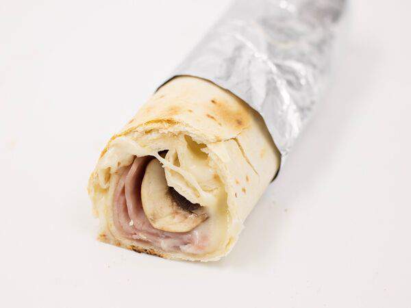 Marti's Pizza - Горячий ролл с ветчиной и грибами