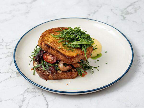 Pl bar - Сэндвич с ростбифом, горчичным соусом и шпинатом