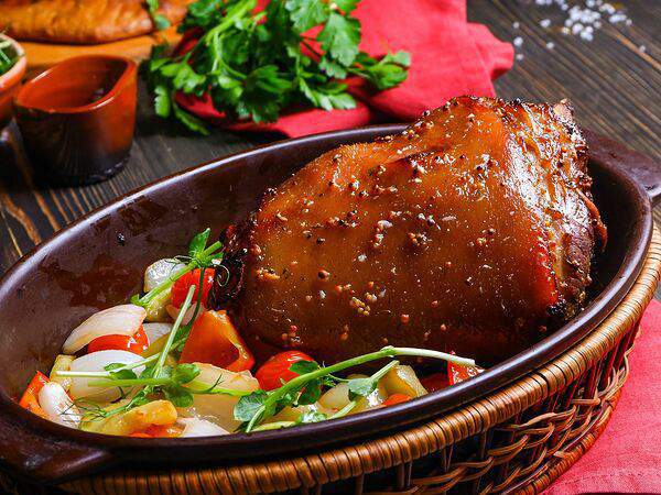 Купец - Вепрево колено с овощами