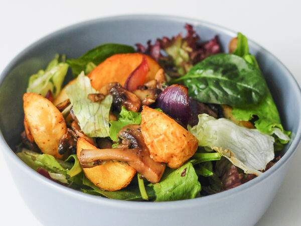 Pita's - Теплый салат с грибами и картофелем