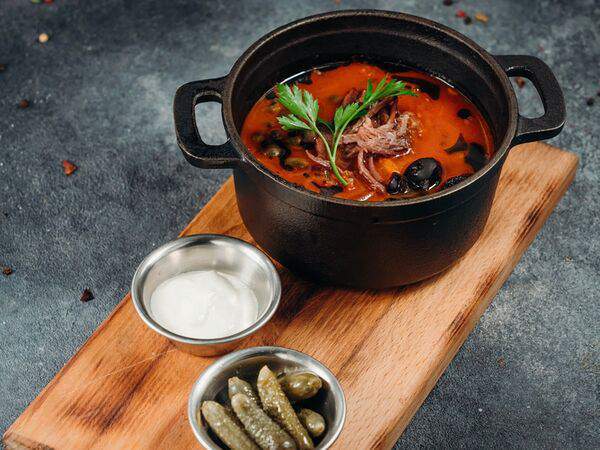 Мясо и вино - Солянка с языком и рваной говядиной