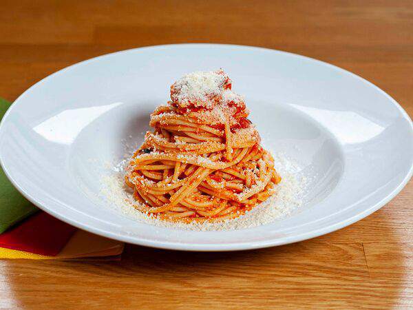 LaCelletta Caffe - Спагетти с томатным соусом и базиликом
