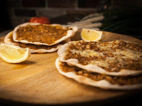 Meat Club - Ламаджо с сыром и говядиной