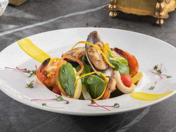 Вкусный дом - Тёплый салат из морепродуктов