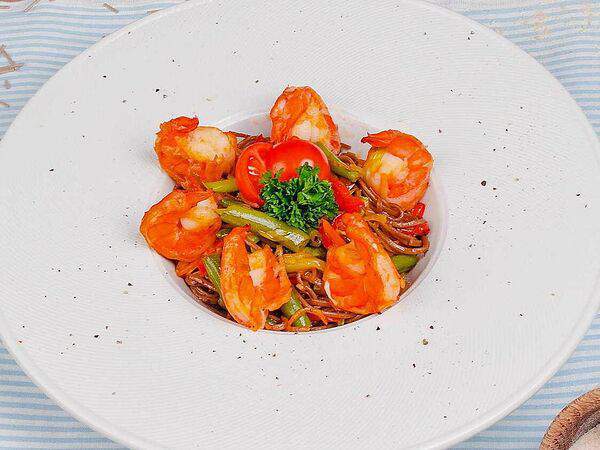 Винни  Пух - Паста из гречневой муки с овощами и креветками