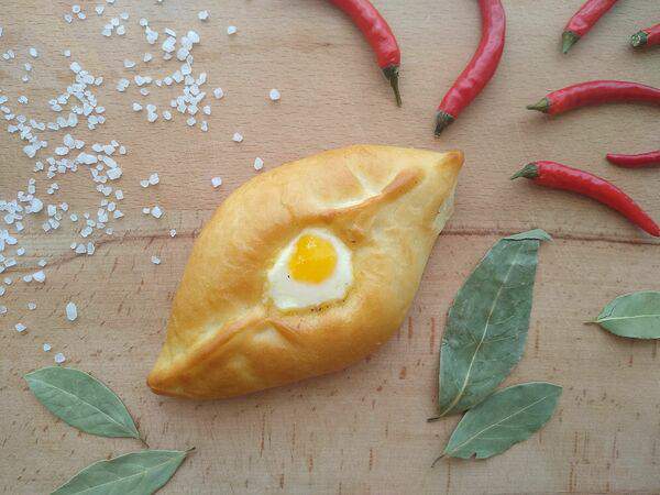 Столовая на Екатерининской - Хачапури с сыром и яйцом