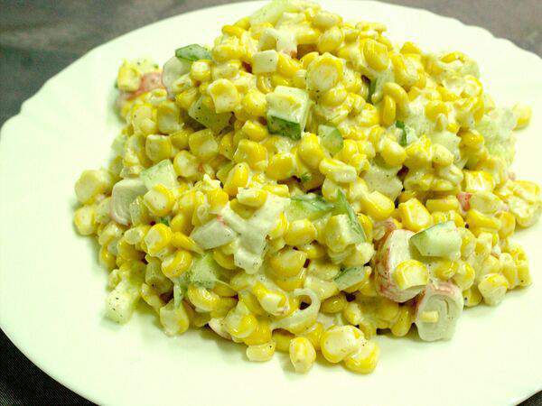 Лунзян - 010 Салат из кукурузы, крабовых палочек с майонезом