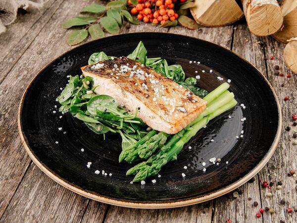 Я ж тебе говорил! - Филе лосося со шпинатом и спаржей