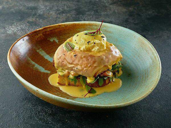 Двор Помидор - Яйцо Бенедикт с лососем