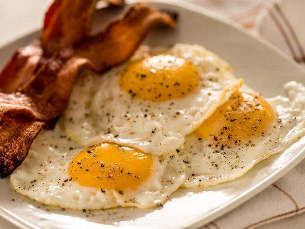 Стейк-Хаус - Яичница из трёх яиц с беконом