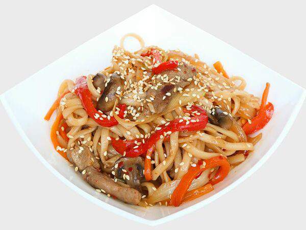 Суши на дом - Лапша удон в сладком соусе чили