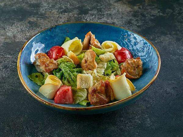 Баклажан Горьковская - Теплый салат с курицей и копченым сулугуни