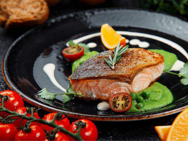 Fitness Food Cafe - Стейк из лосося со сливочно-лимонным соусом