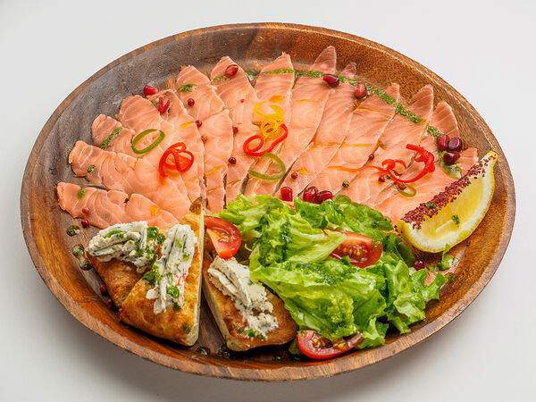 Кинза - Семга пряного посола с лепешкой нон