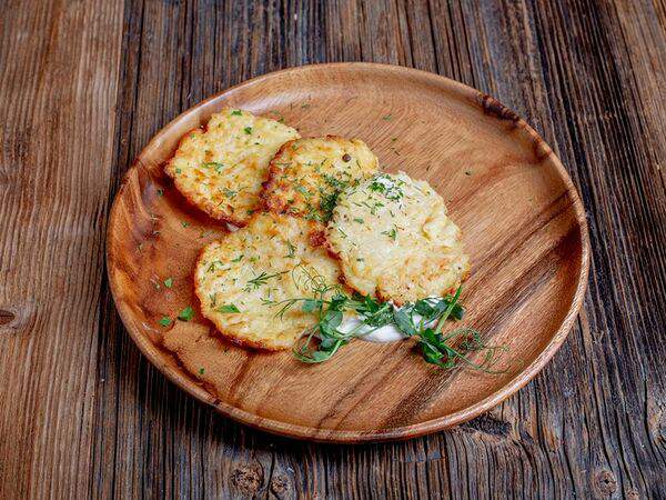 Parmesan - Картофельные драники со сметаной