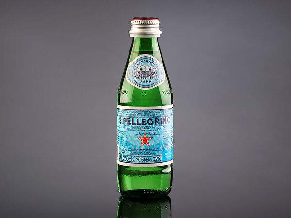 Bluefin Ramen Sushi Nikkei - Вода San pellegrino