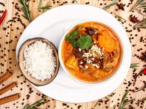 Hanoi City - Бo Массаман карри с рисом