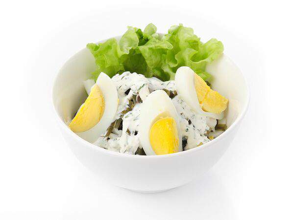 Ближе к делу - Салат из морской капусты с кальмаром и яйцом