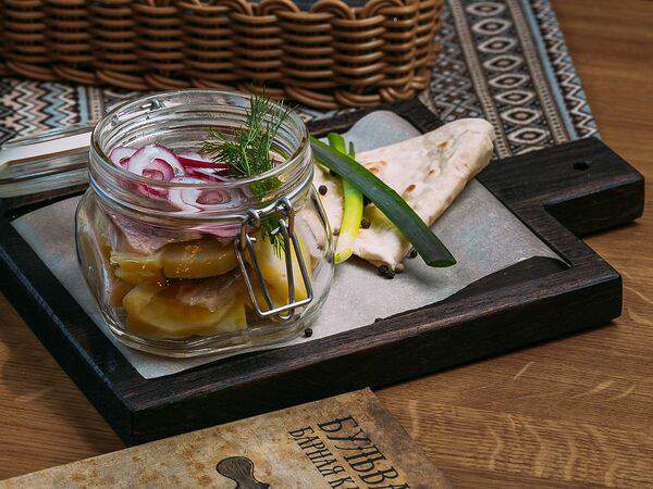 Бульвар - Филе сельди с картофелем, красным луком и лавашом