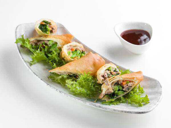 Китайский ресторан Дружба - Спринг-ролл с уткой