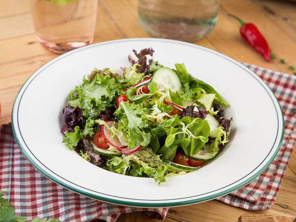 Pinzeria by Bontempi - Микс салатных листьев с редисом, помидорами и огурцами