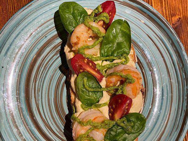 Кофейня 8512 - Брускетта с хумусом и креветками