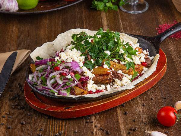 Хан Булак - Баранина с овечьим сыром и жареным картофелем