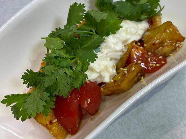 Love суши - Салат с хрустящими баклажанами и сыром страчателла