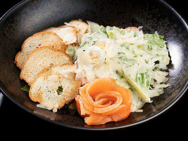 Café Brasserie - Цезарь с лососем