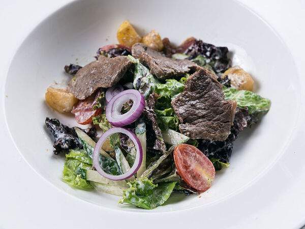 Coffee Boom - Теплый салат с говядиной