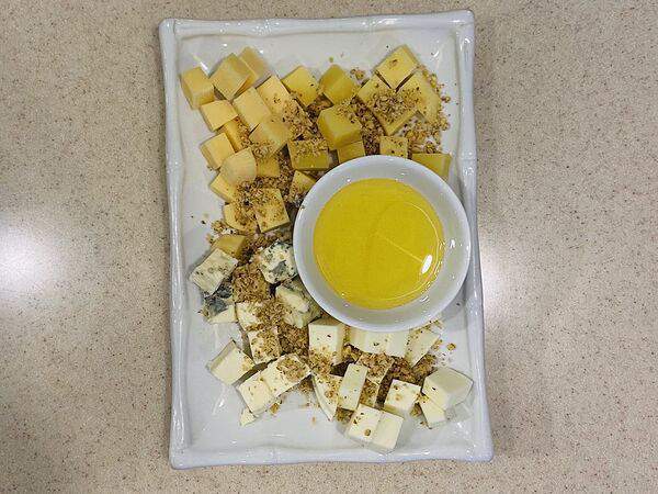 Изюм - Четыре вида сыра