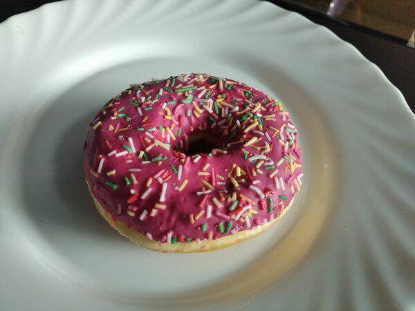 Догоновъ городской трактир - Донат глазированный Клубничный джем