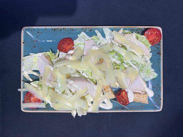 Сохо - Салат Цезарь с курицей жареной на гриле
