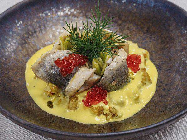 Салтанат сарайы - Фаршированный сибас на пару со сливочно-лимонным соусом