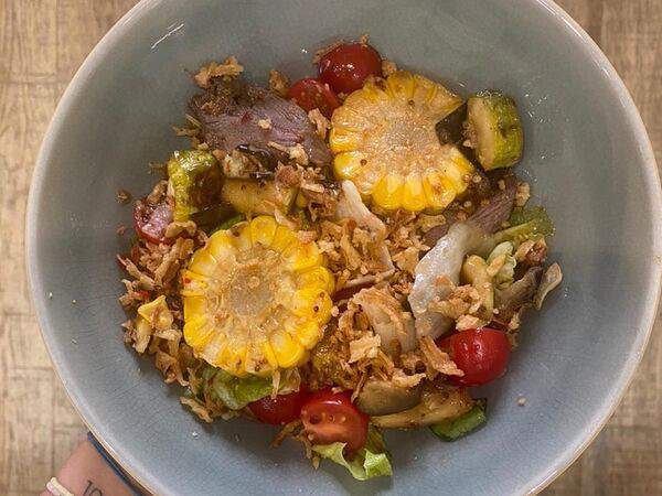 Яйцо - Теплый салат с ростбифом