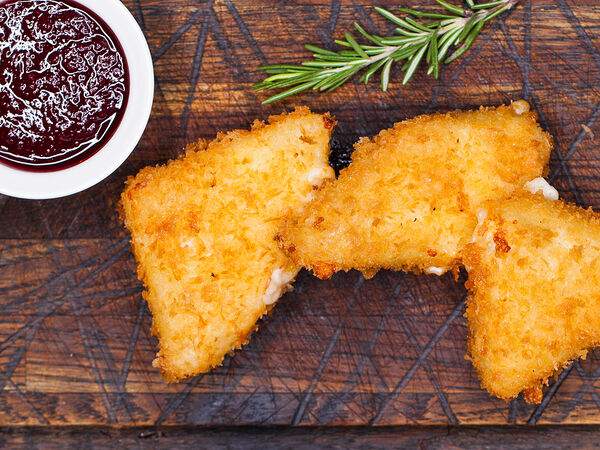 Капитал Grill & Beer - Жареный сыр сулугуни с ягодным соусом