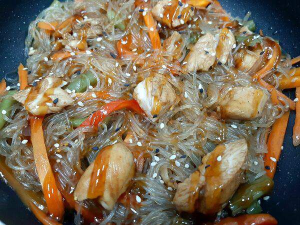 Tokyo - Фунчоза с курицей и овощным миксом