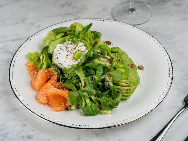 Гранд Буфет - Салат Зеленый с авокадо и фарерским лососем