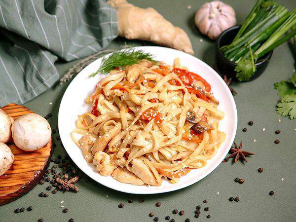 МамАзия - Удон с куриным филе в соусе терияки