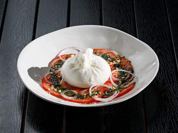 Mojo Bar - Сыр буррата со сладкими томатами