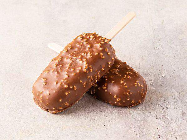 Пекарня Konigsbacker - Эскимо-брауни с вишней