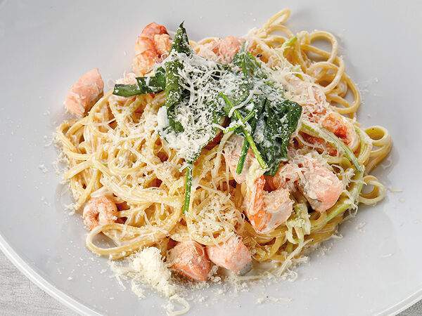 Эй, Джованни! - Спагетти с лососем, креветками и цукини в сливочном соусе