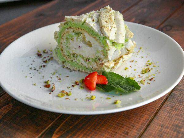 Каравелла - Фисташковый рулет с малиной